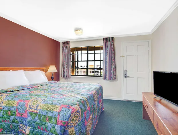 Days Inn by Wyndham Everett hotel detail image 4