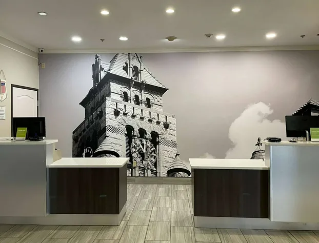 La Quinta Inn & Suites by Wyndham Waxahachie hotel detail image 2