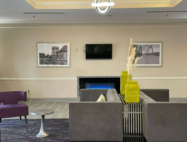 La Quinta Inn & Suites by Wyndham Waxahachie hotel detail image 3