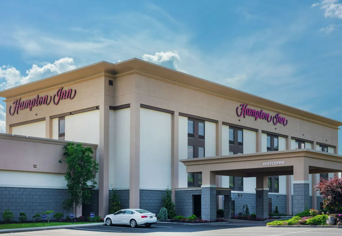 Hampton Inn Bedford hotel hero