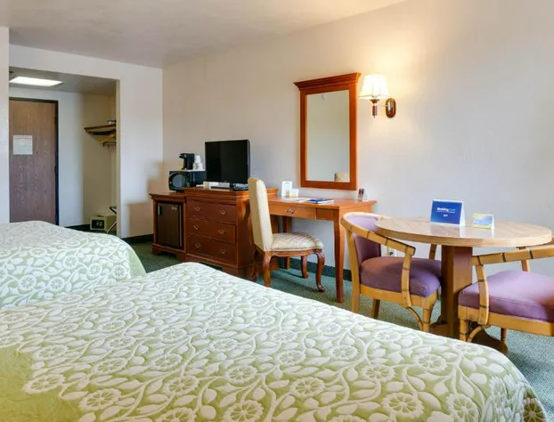 Days Inn & Suites by Wyndham Fullerton hotel detail image 3