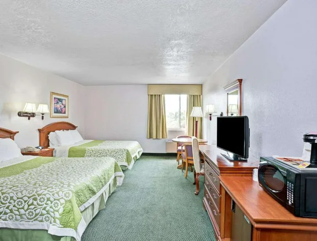 Days Inn & Suites by Wyndham Fullerton hotel detail image 2