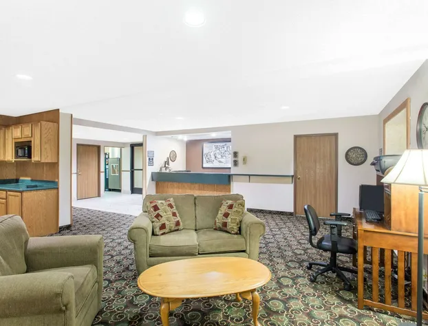 Super 8 by Wyndham Dodgeville hotel detail image 1