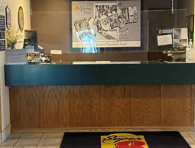 Super 8 by Wyndham Dodgeville hotel detail image 2