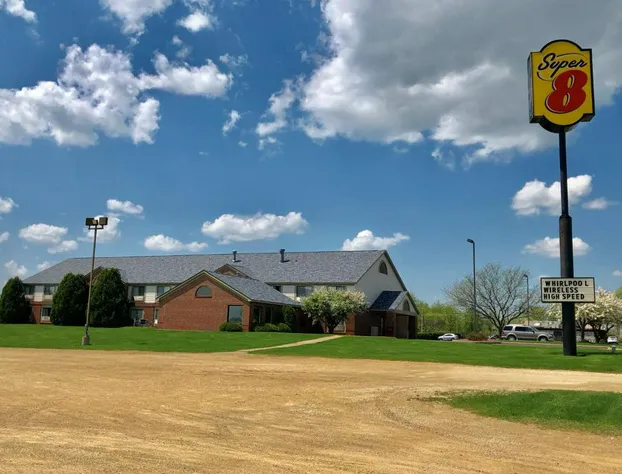 Super 8 by Wyndham Dodgeville hotel detail image 3