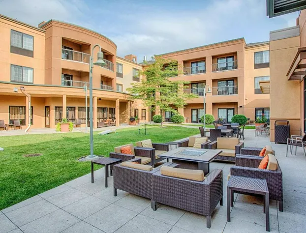 Courtyard by Marriott Fargo Moorhead, MN hotel detail image 2