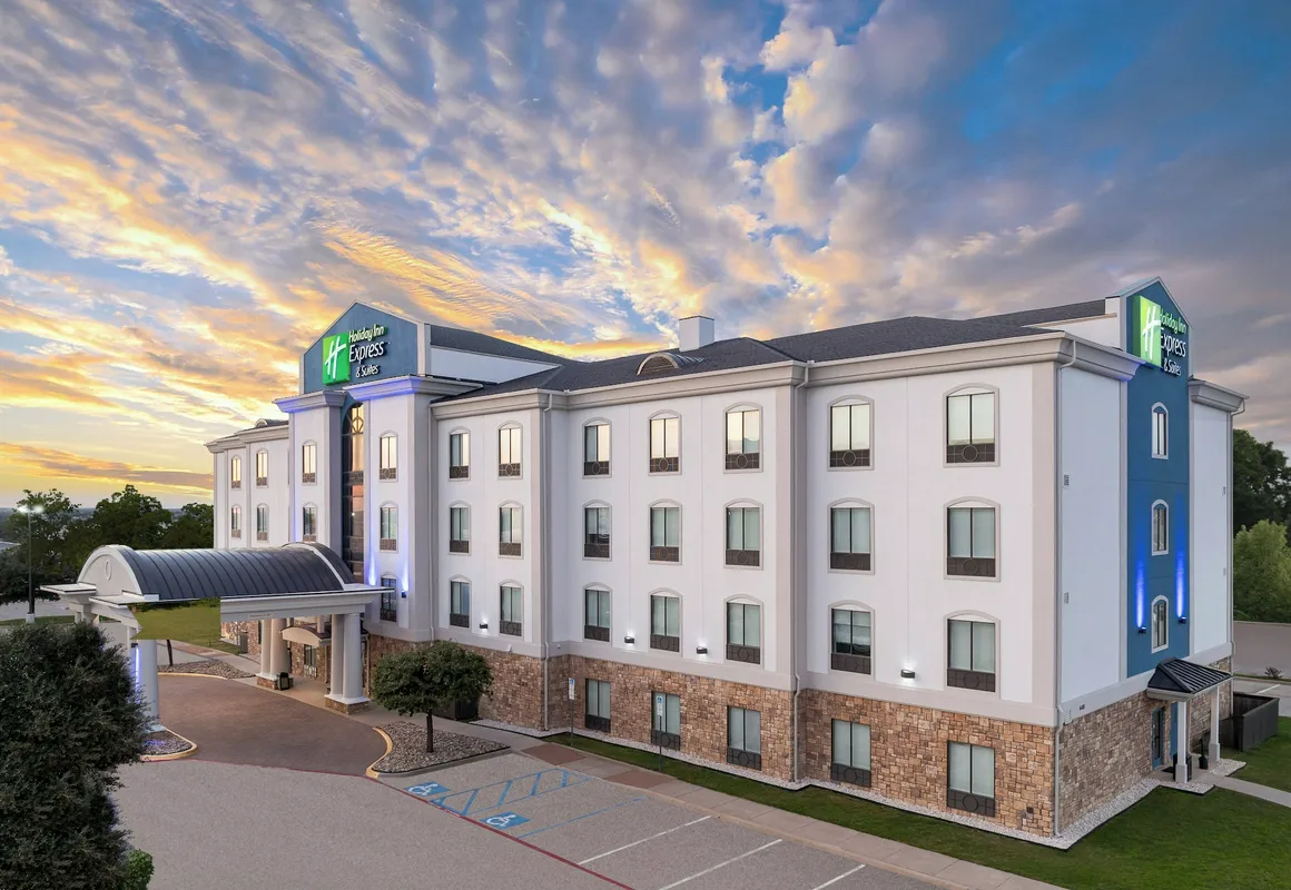 Holiday Inn Express & Suites Denton North by IHG hotel hero