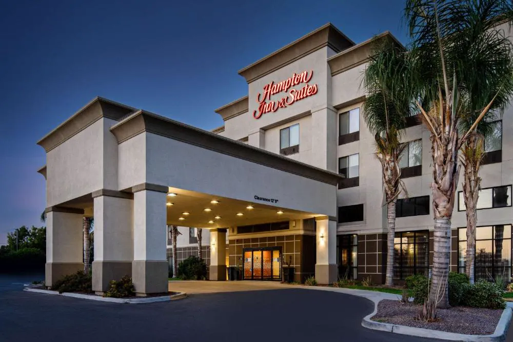 Hampton Inn & Suites Bakersfield/Hwy 58, CA hotel hero