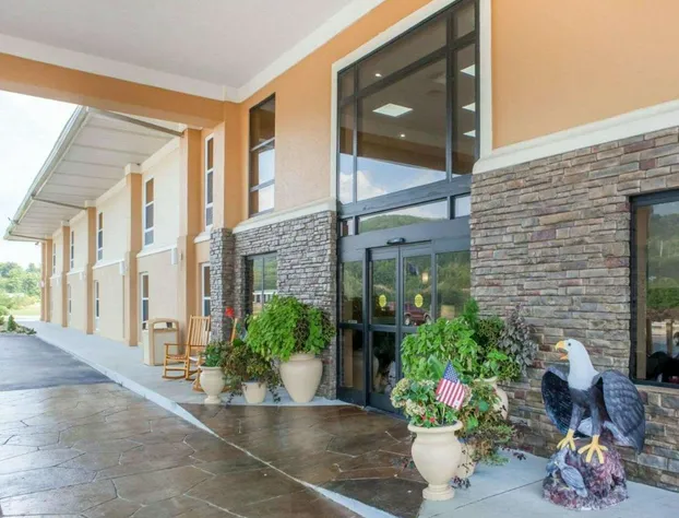 Comfort Inn at Royal Blue hotel detail image 2