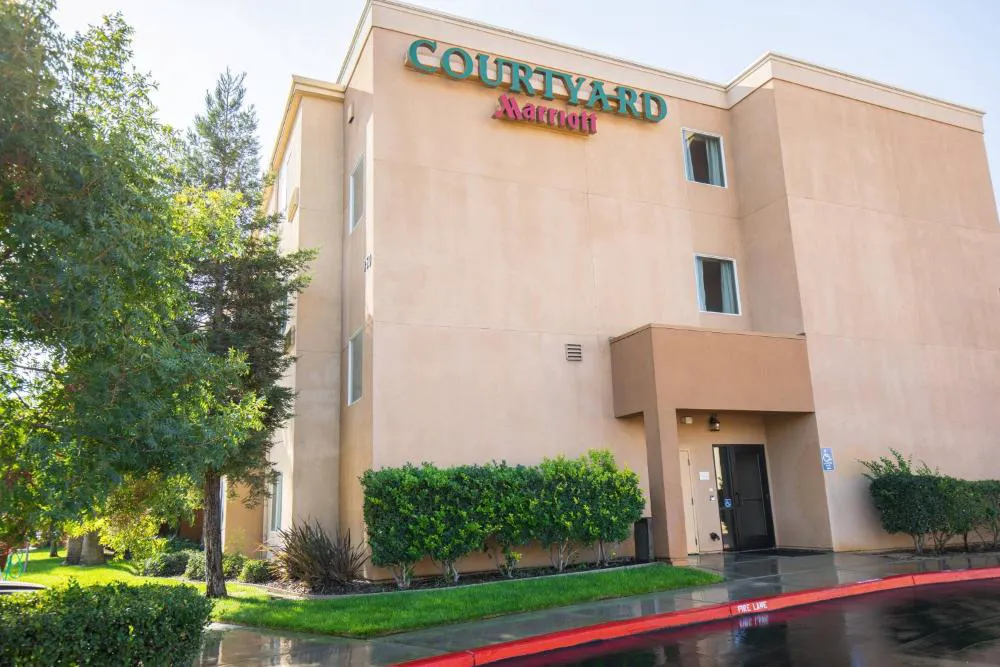 Courtyard by Marriott Merced hotel hero