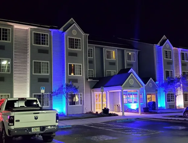 Microtel Inn & Suites by Wyndham Zephyrhills hotel detail image 3