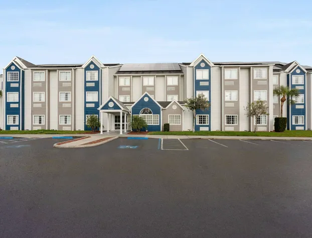 Microtel Inn & Suites by Wyndham Zephyrhills hotel detail image 4