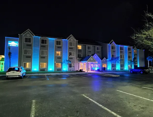 Microtel Inn & Suites by Wyndham Zephyrhills hotel detail image 1