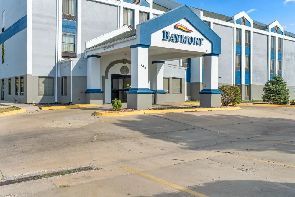 Baymont by Wyndham Lawrence hotel hero