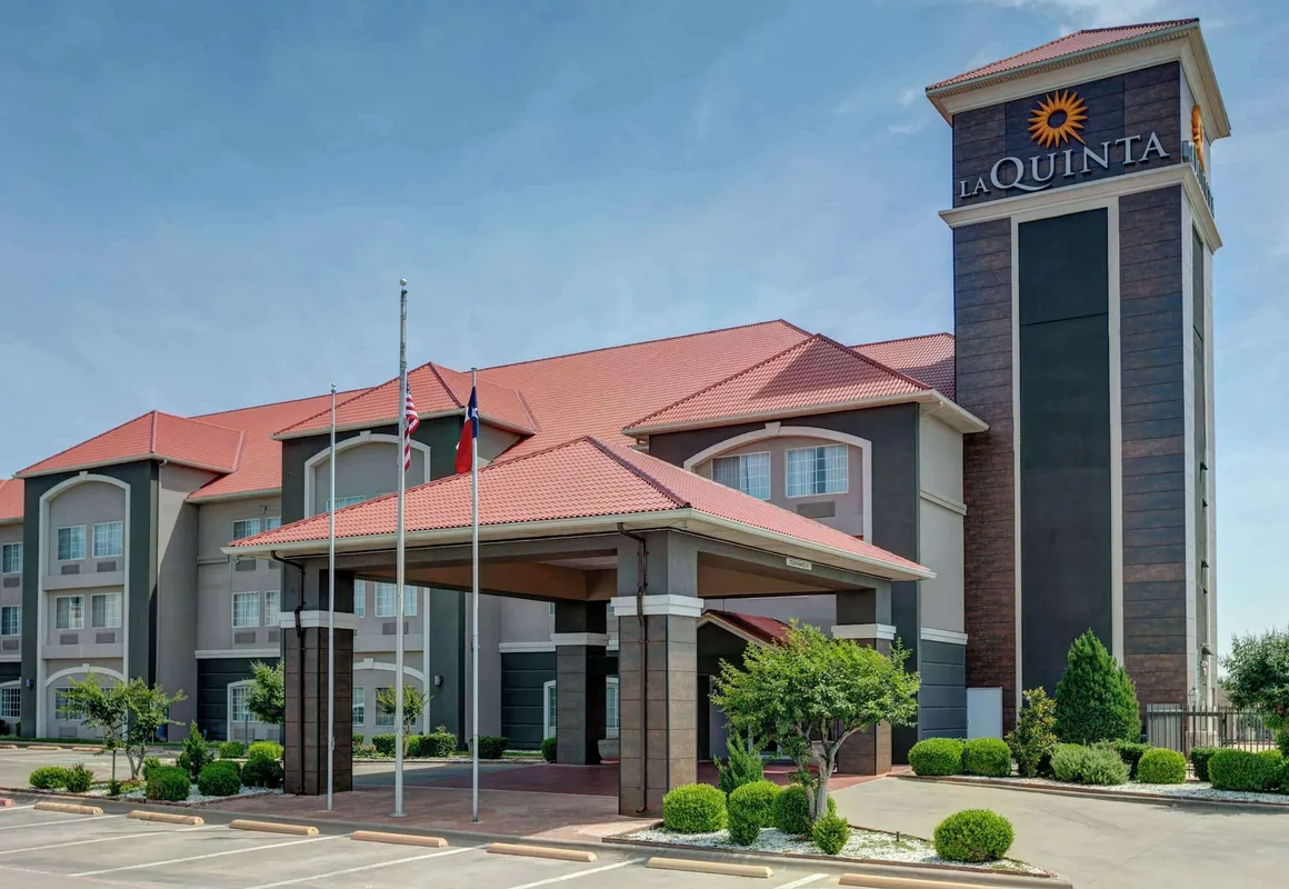 La Quinta Inn & Suites by Wyndham Weatherford hotel hero