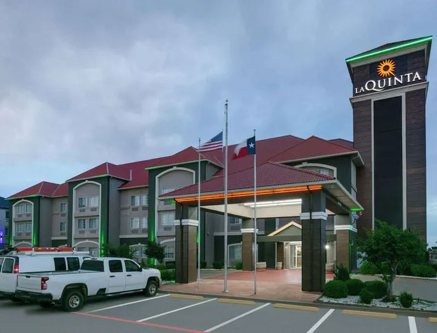La Quinta Inn & Suites by Wyndham Weatherford hotel detail image 1