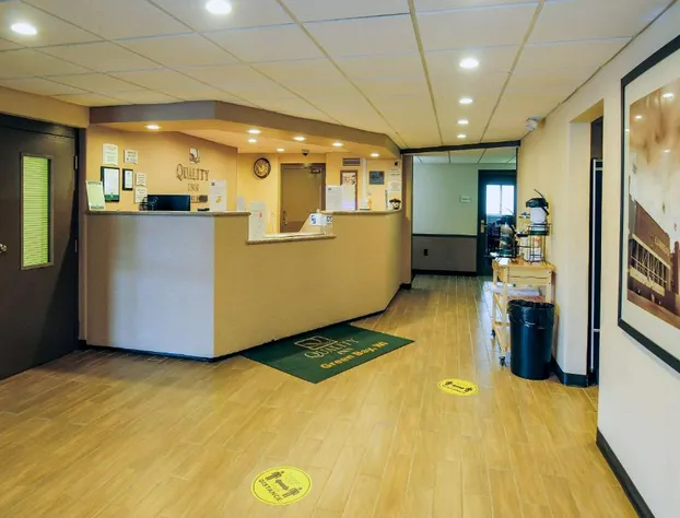 Quality Inn Stadium Area Green Bay Stadium hotel detail image 2