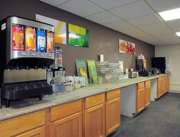 Quality Inn Stadium Area Green Bay Stadium hotel detail image 2