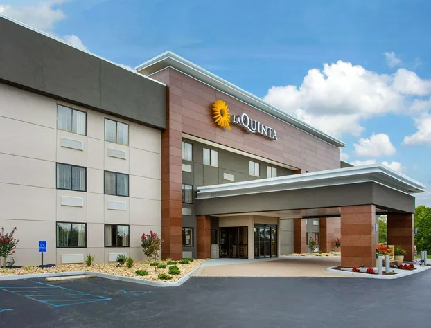 La Quinta Inn & Suites by Wyndham Roanoke Salem hotel detail image 2