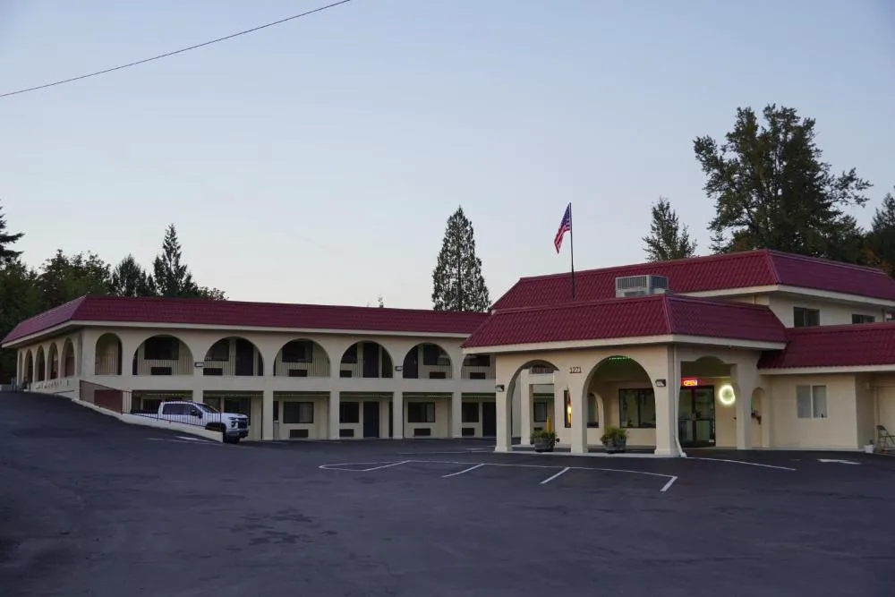 Timberland Inn & Suites hotel hero
