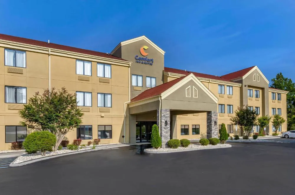 Comfort Inn & Suites Troutville-Roanoke North hotel hero