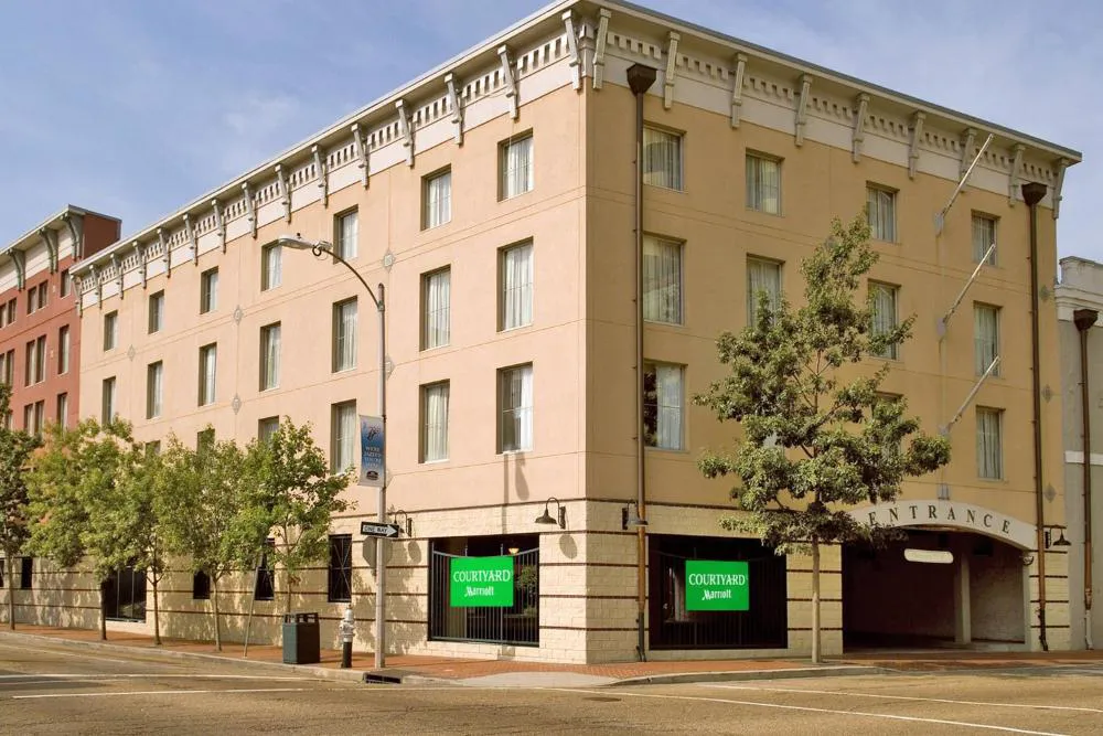 Courtyard by Marriott New Orleans Warehouse Arts District hotel hero