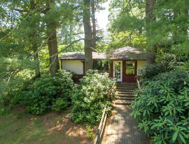 Highland Lake Inn & Resort hotel detail image 1