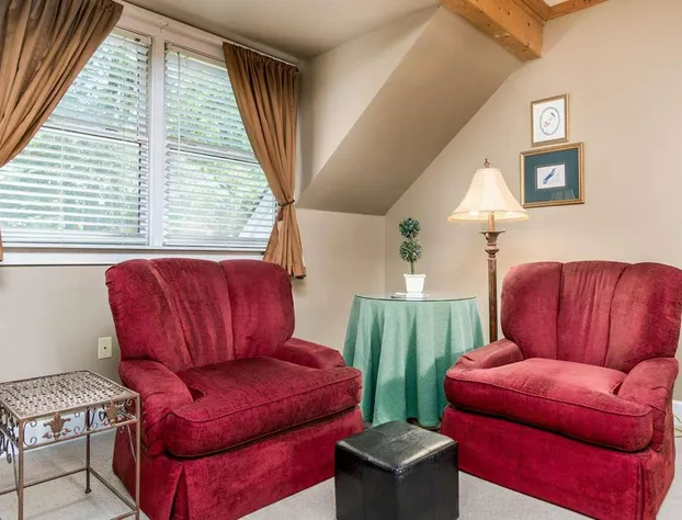 Highland Lake Inn & Resort hotel detail image 4