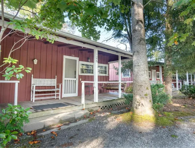 Highland Lake Inn & Resort hotel detail image 1