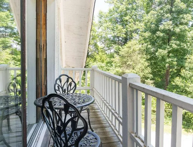 Highland Lake Inn & Resort hotel detail image 2