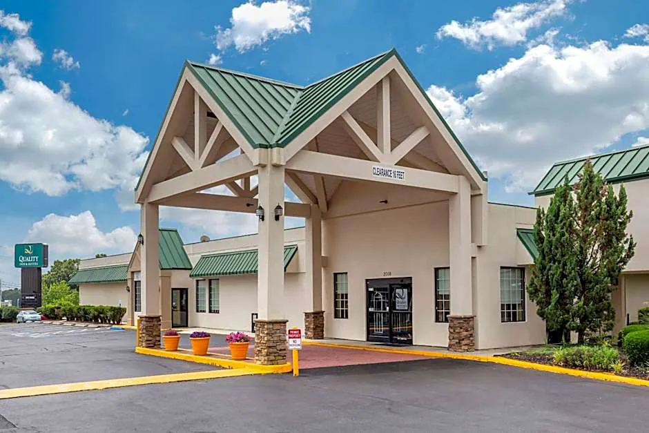 Quality Inn & Suites Hanes Mall hotel hero