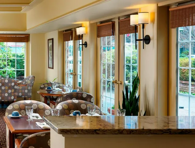 Royal Scot Hotel & Suites hotel detail image 4