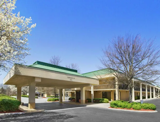 Howard Johnson by Wyndham Greensboro Near the Coliseum hotel detail image 1