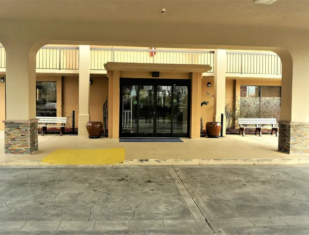 Howard Johnson by Wyndham Greensboro Near the Coliseum hotel detail image 3