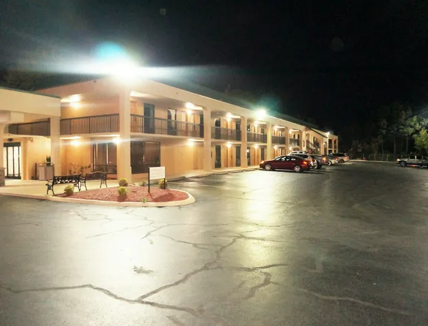 Howard Johnson by Wyndham Greensboro Near the Coliseum hotel detail image 4