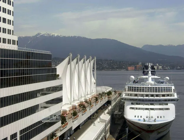 Fairmont Waterfront hotel detail image 3