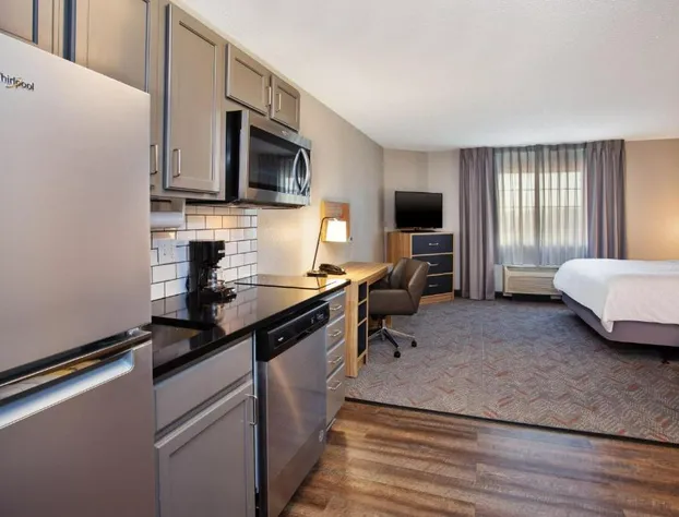 Candlewood Suites Kenosha – Pleasant Prairie by IHG hotel detail image 1