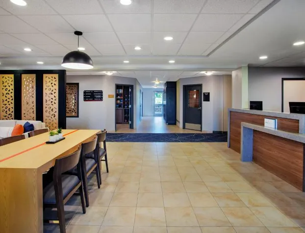 Candlewood Suites Kenosha – Pleasant Prairie by IHG hotel detail image 2