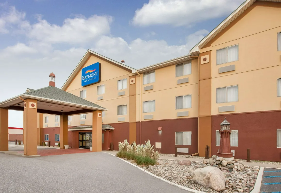 Baymont by Wyndham South Haven hotel hero