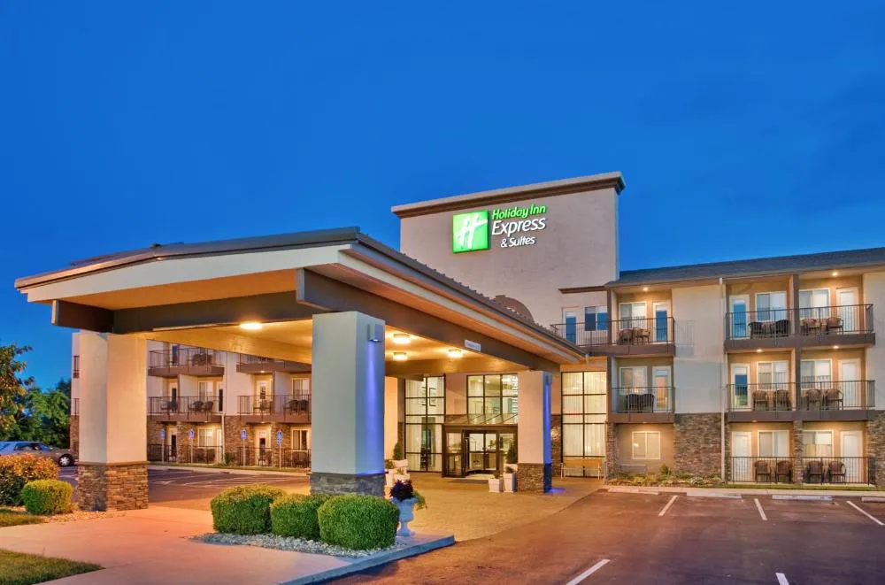 Holiday Inn Express Hotel & Suites Branson 76 Central by IHG hotel hero