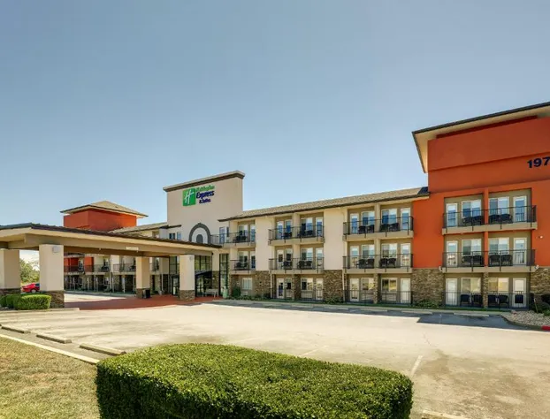 Holiday Inn Express Hotel & Suites Branson 76 Central by IHG hotel detail image 2