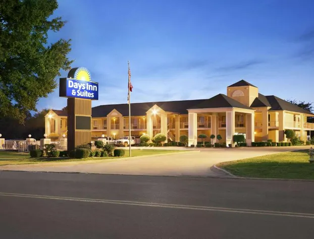Days Inn & Suites by Wyndham Stuttgart hotel detail image 1
