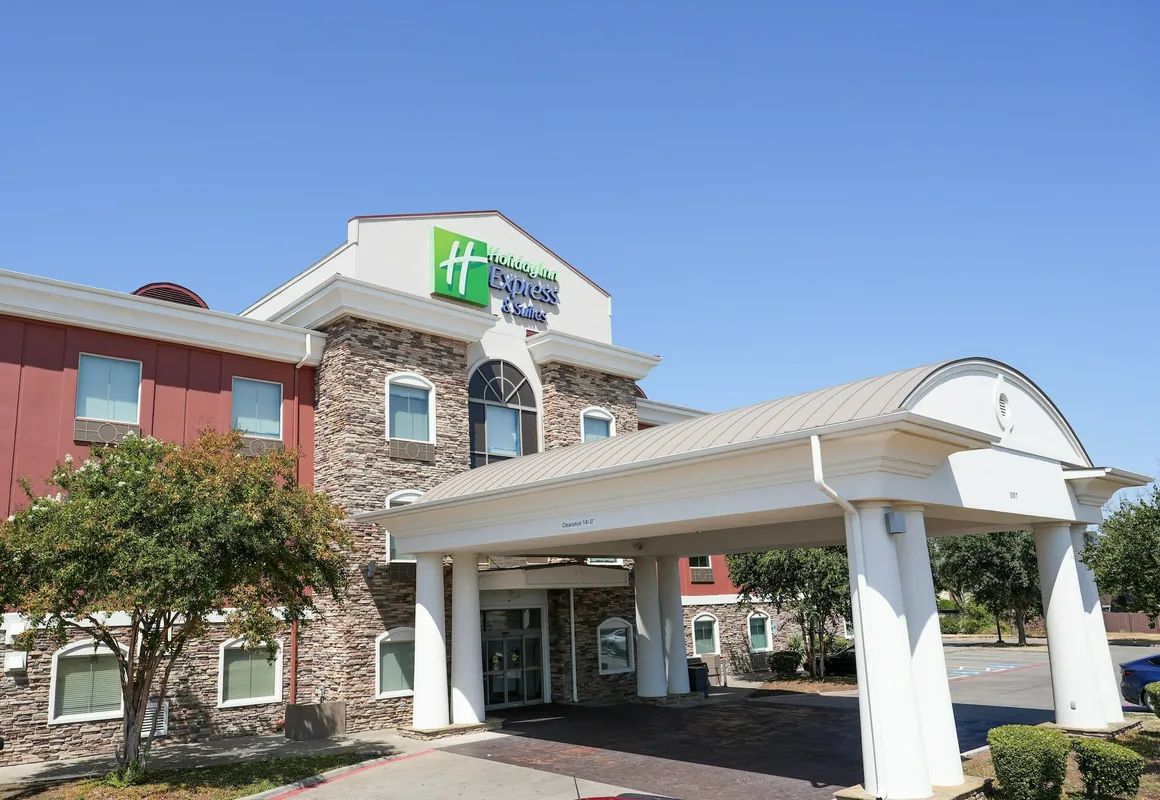 Holiday Inn Express & Suites Dallas Southwest-Cedar Hill by IHG hotel hero
