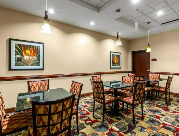 Comfort Suites Waycross hotel detail image 3