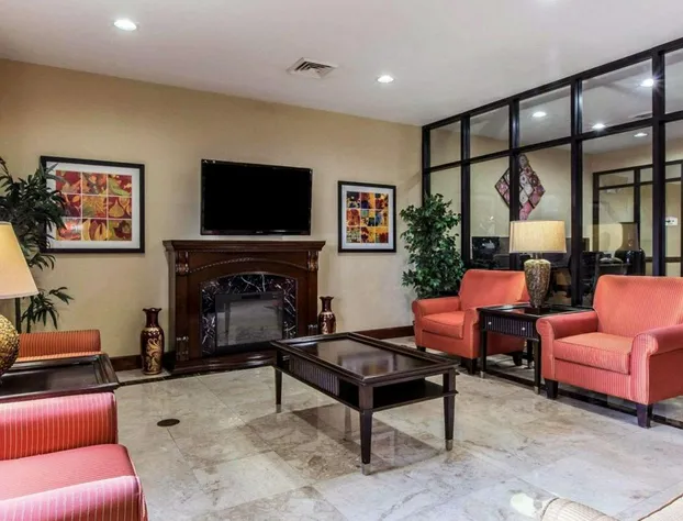 Comfort Suites Waycross hotel detail image 4