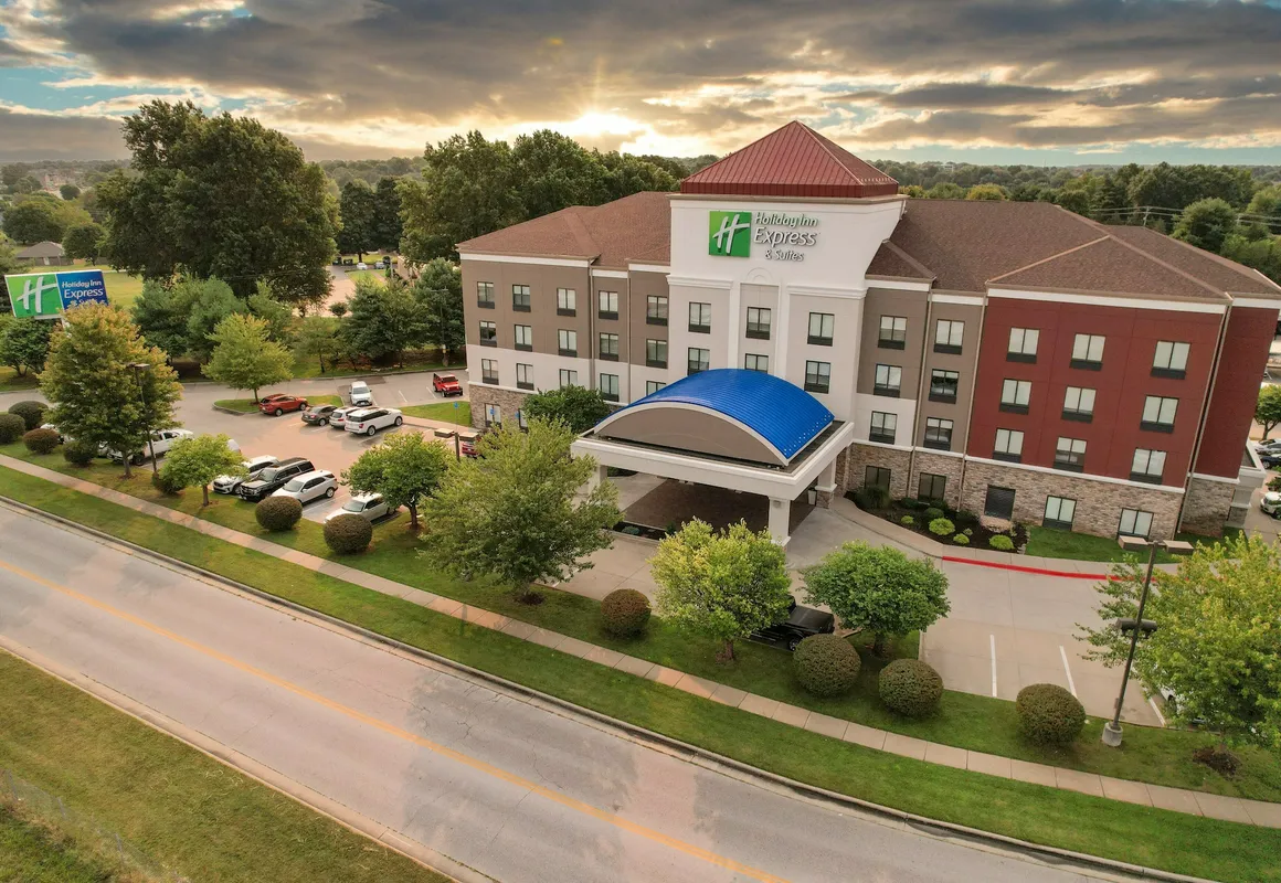 Holiday Inn Express and Suites Springfield Medical District by IHG hotel hero