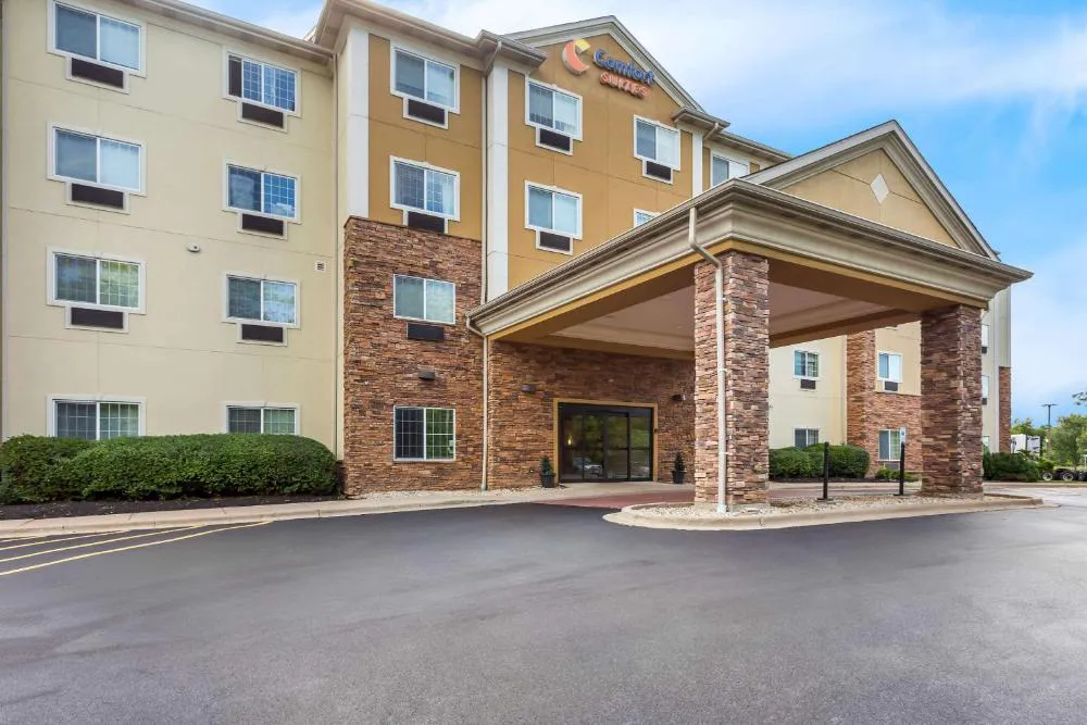 Comfort Suites Grayslake near Libertyville North hotel hero