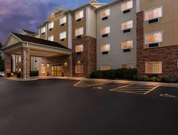 Comfort Suites Grayslake near Libertyville North hotel detail image 1