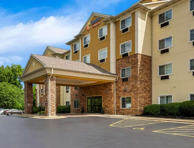 Comfort Suites Grayslake near Libertyville North hotel detail image 2