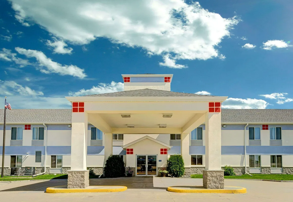 Baymont by Wyndham Wahpeton hotel hero